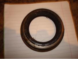 Сальник передний коленчатого вала.